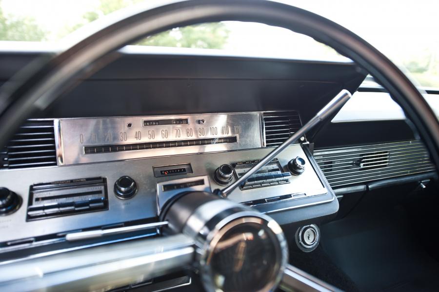  Lincoln Continental 4-Door Convertible 1966 года  (фото 7 из 16)